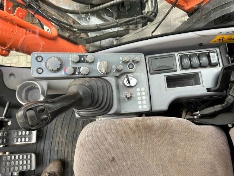 Kettenbagger des Typs Hitachi ZX 250 LC-6, Gebrauchtmaschine in Roosendaal (Bild 9)