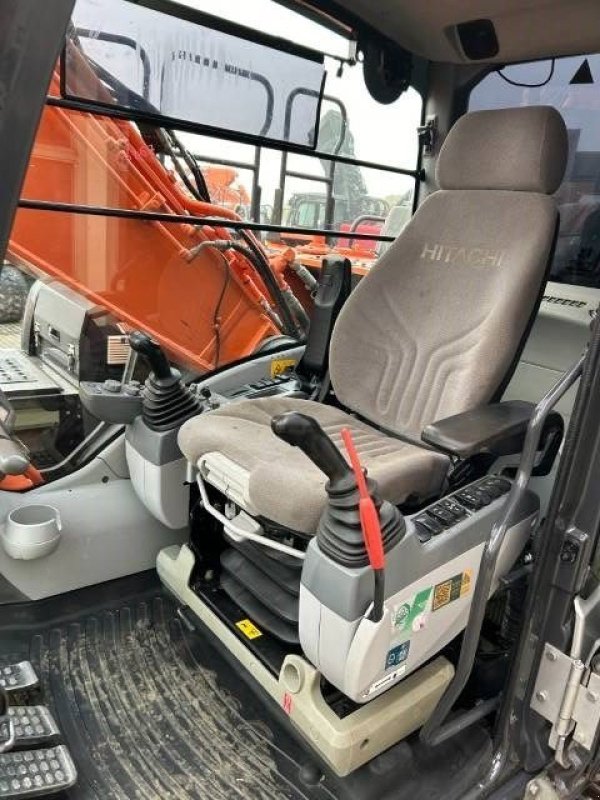 Kettenbagger des Typs Hitachi ZX 250 LC-6, Gebrauchtmaschine in Roosendaal (Bild 8)