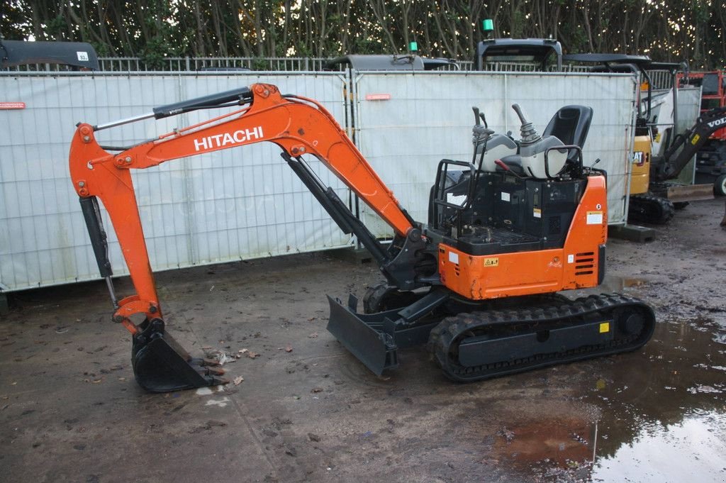 Kettenbagger des Typs Hitachi ZX17U-5, Gebrauchtmaschine in Antwerpen (Bild 1)