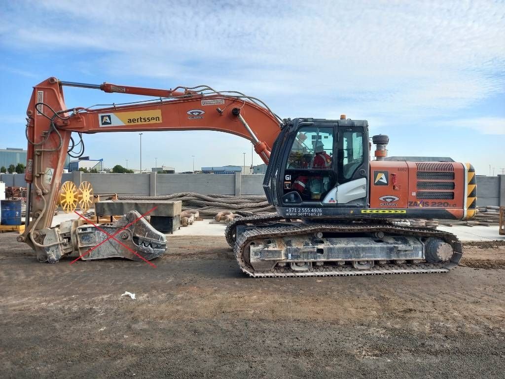 Kettenbagger типа Hitachi ZX220LC (Abu Dhabi), Gebrauchtmaschine в Stabroek (Фотография 1)