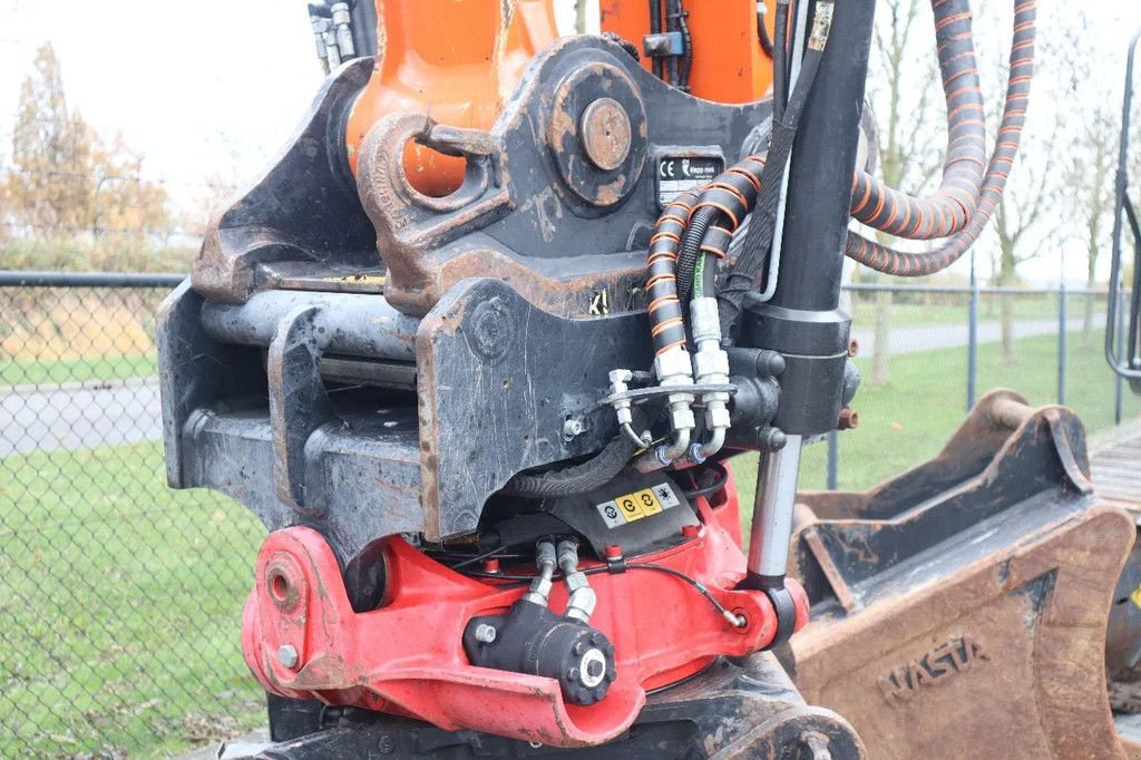 Kettenbagger van het type Hitachi ZX225 USRLC-6 ROTOTILT 3X BUCKET TOPCON 3D MC GPS, Gebrauchtmaschine in Marknesse (Foto 11)