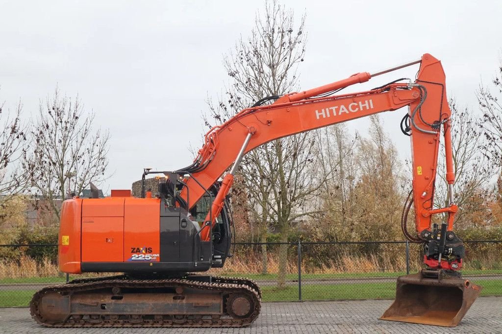 Kettenbagger van het type Hitachi ZX225 USRLC-6 ROTOTILT 3X BUCKET TOPCON 3D MC GPS, Gebrauchtmaschine in Marknesse (Foto 4)