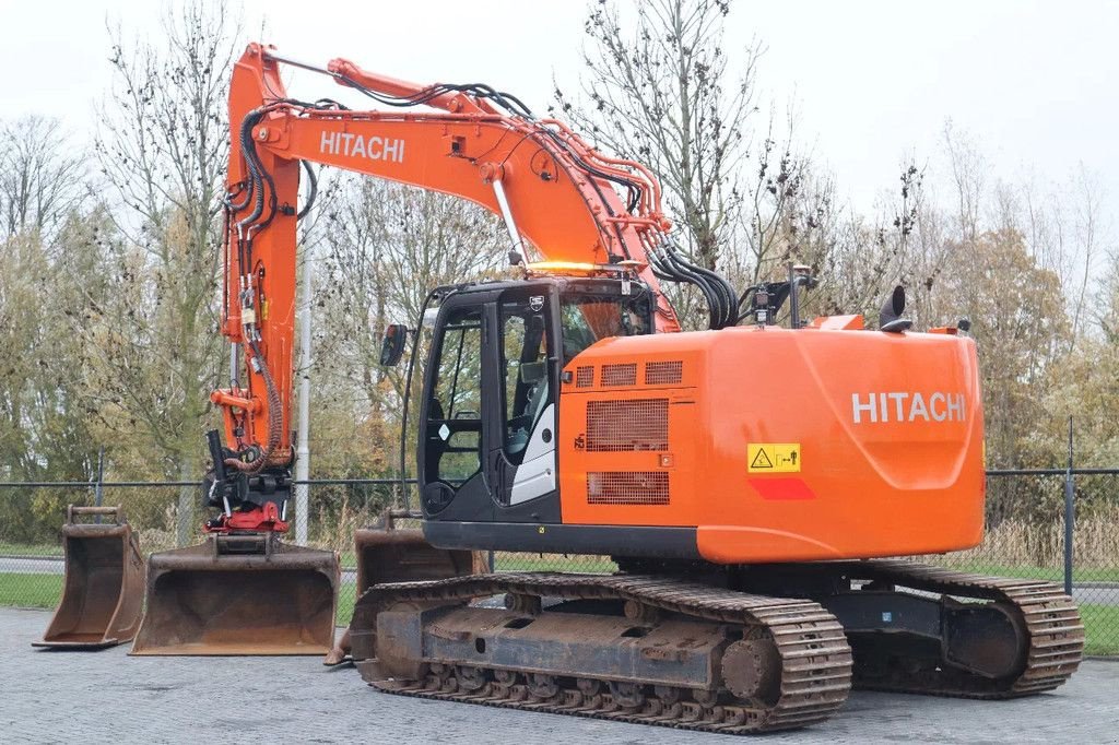 Kettenbagger van het type Hitachi ZX225 USRLC-6 ROTOTILT 3X BUCKET TOPCON 3D MC GPS, Gebrauchtmaschine in Marknesse (Foto 3)