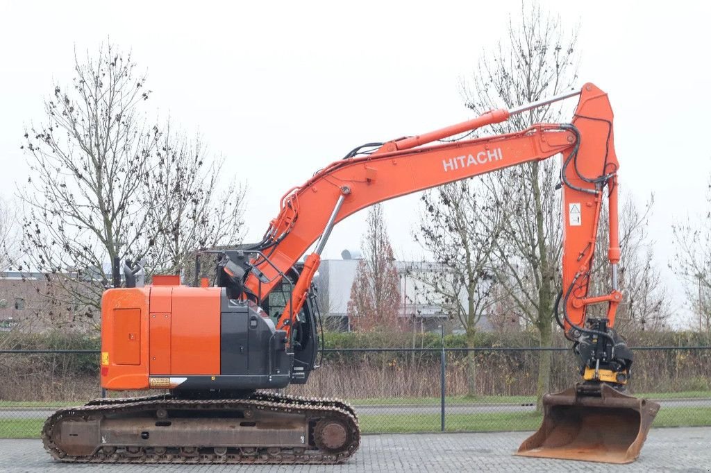 Kettenbagger του τύπου Hitachi ZX225 USRLC-6 ROTOTILT BUCKET GOOD CONDITION, Gebrauchtmaschine σε Marknesse (Φωτογραφία 4)