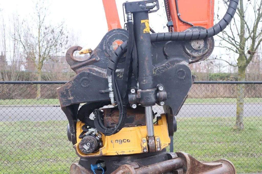 Kettenbagger του τύπου Hitachi ZX225 USRLC-6 ROTOTILT BUCKET GOOD CONDITION, Gebrauchtmaschine σε Marknesse (Φωτογραφία 10)