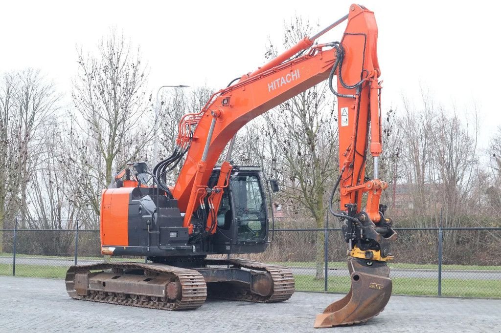 Kettenbagger του τύπου Hitachi ZX225 USRLC-6 ROTOTILT BUCKET GOOD CONDITION, Gebrauchtmaschine σε Marknesse (Φωτογραφία 5)