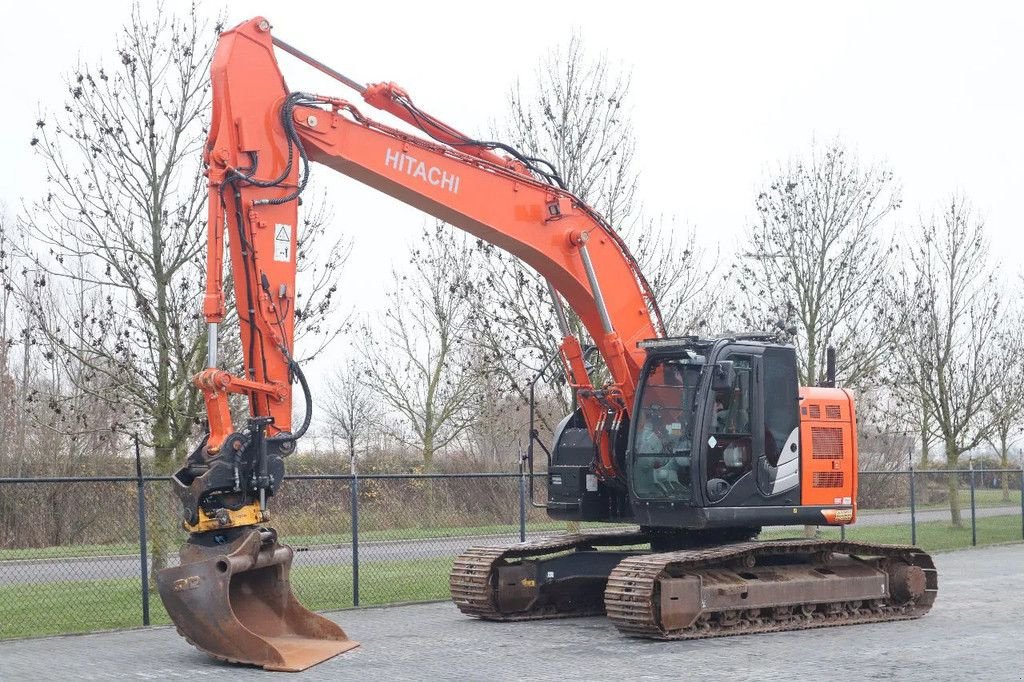 Kettenbagger του τύπου Hitachi ZX225 USRLC-6 ROTOTILT BUCKET GOOD CONDITION, Gebrauchtmaschine σε Marknesse (Φωτογραφία 2)