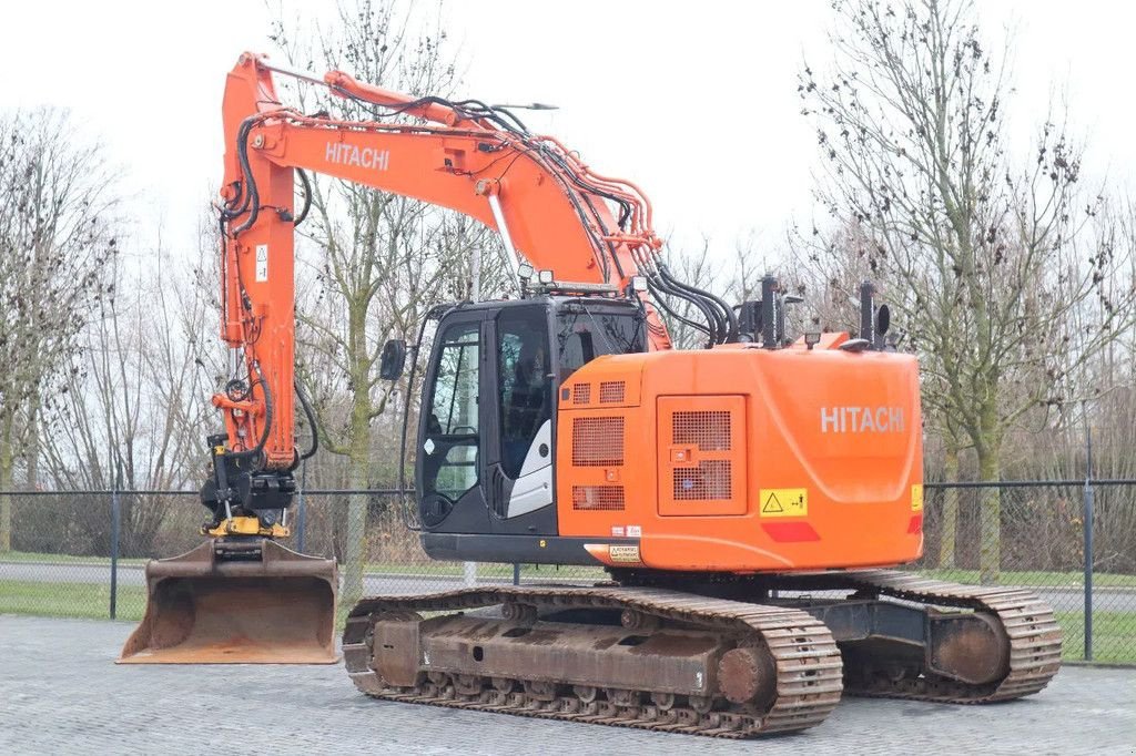 Kettenbagger του τύπου Hitachi ZX225 USRLC-6 ROTOTILT BUCKET GOOD CONDITION, Gebrauchtmaschine σε Marknesse (Φωτογραφία 3)