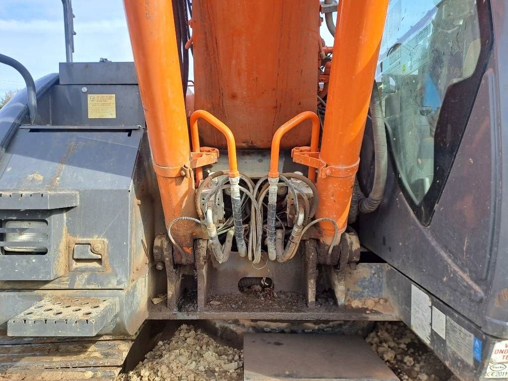 Kettenbagger des Typs Hitachi ZX225USLC-3, Gebrauchtmaschine in Stabroek (Bild 11)