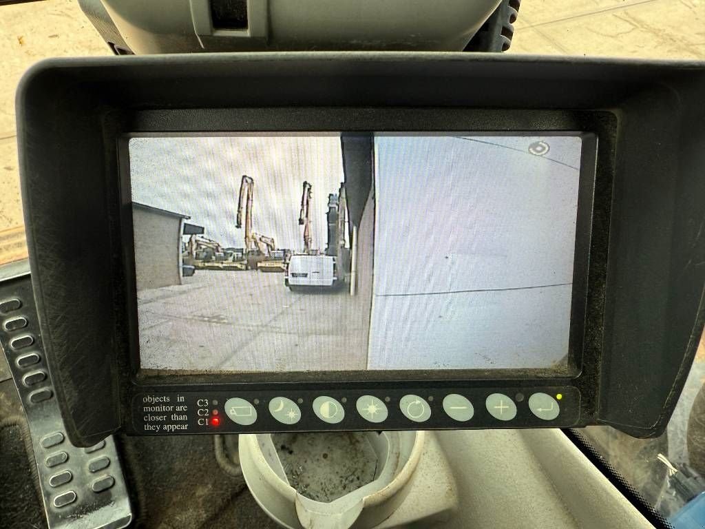 Kettenbagger van het type Hitachi ZX250LC-6 - Hammer Lines / Isuzu Engine, Gebrauchtmaschine in Veldhoven (Foto 11)