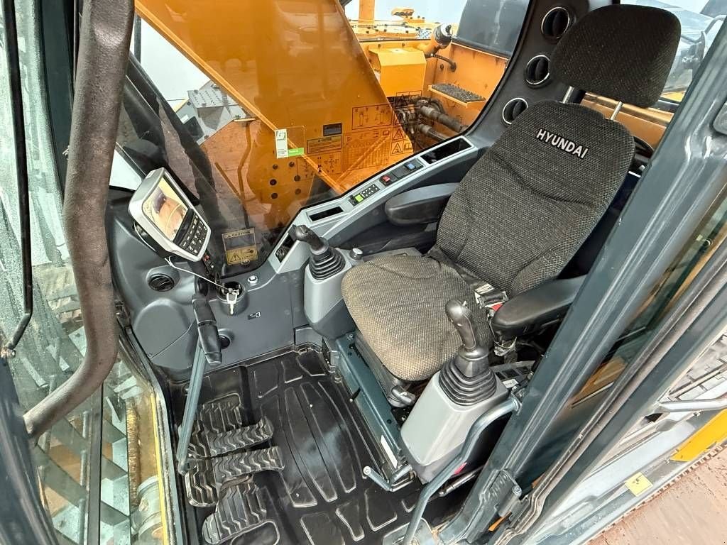 Kettenbagger типа Hyundai HX235LCR - Extra Bucket / Automatic Greasing, Gebrauchtmaschine в Veldhoven (Фотография 9)