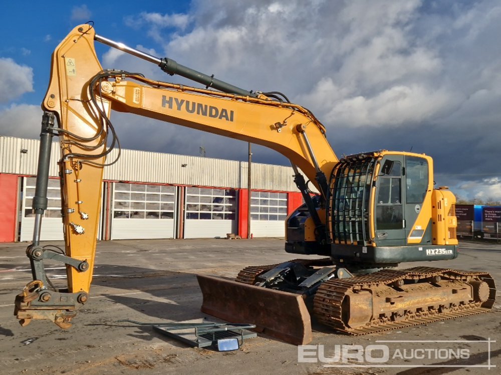 Kettenbagger des Typs Hyundai HX235LCR, Gebrauchtmaschine in Dormagen (Bild 1)