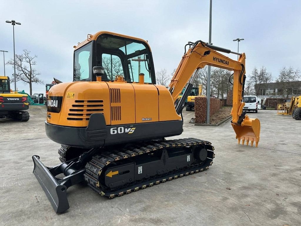 Kettenbagger des Typs Hyundai R60VS, Gebrauchtmaschine in Antwerpen (Bild 4)