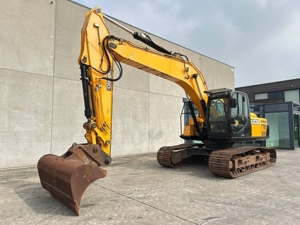 Kettenbagger vrste JCB JS 220 LC, Gebrauchtmaschine v Antwerpen (Slika 1)