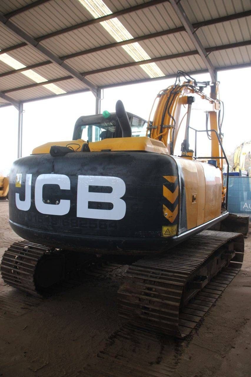 Kettenbagger van het type JCB JS130LC 4F, Gebrauchtmaschine in Antwerpen (Foto 5)