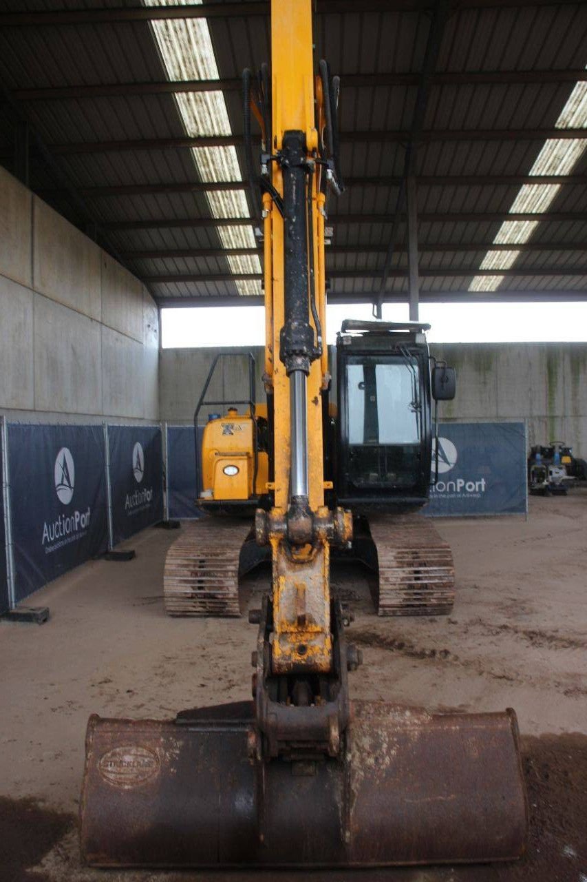 Kettenbagger van het type JCB JS130LC 4F, Gebrauchtmaschine in Antwerpen (Foto 8)