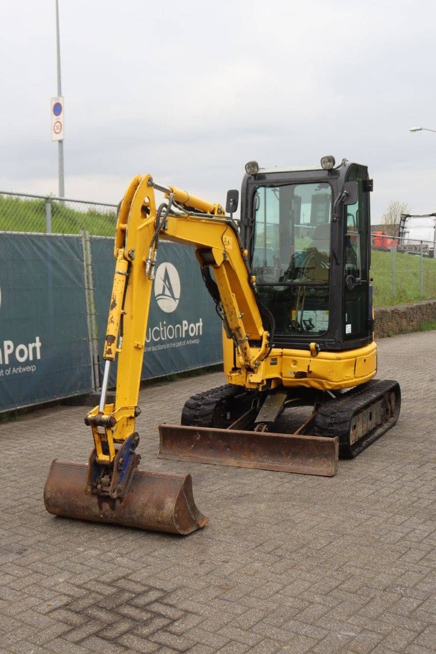 Kettenbagger от тип Komatsu PC26MR-3, Gebrauchtmaschine в Antwerpen (Снимка 10)