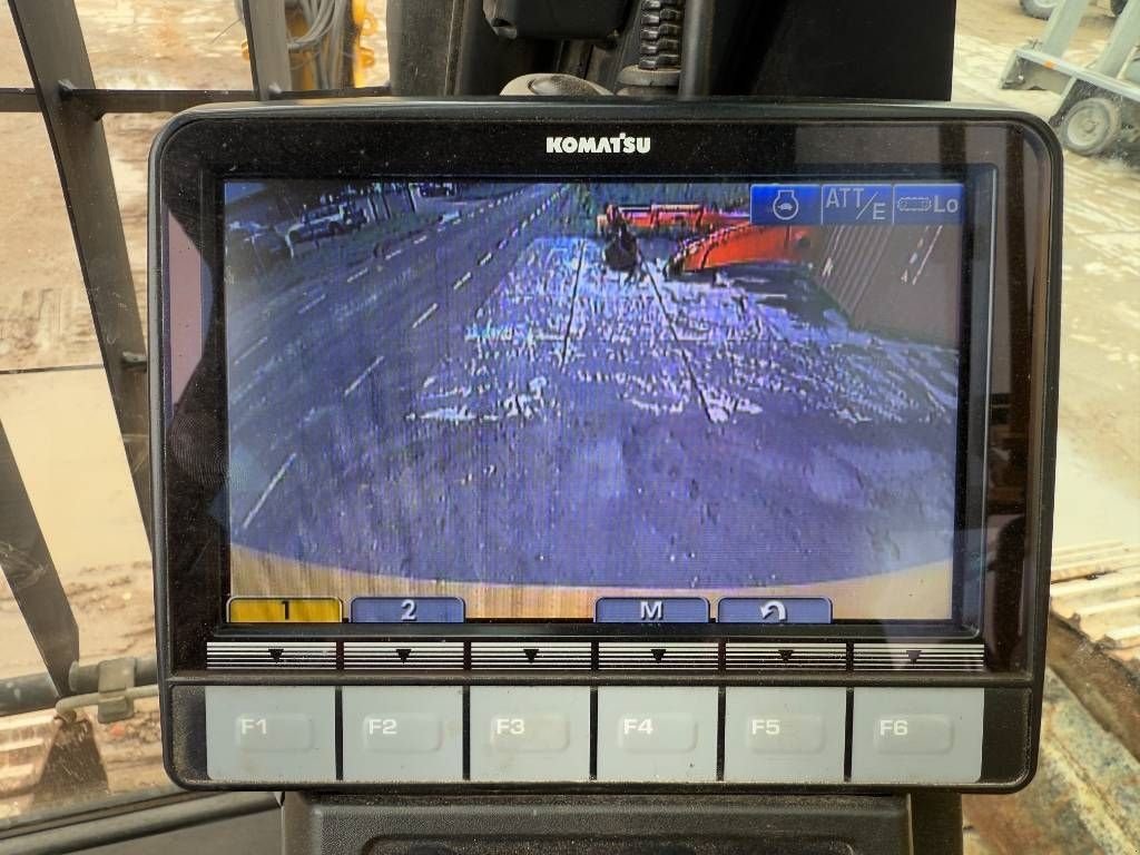 Kettenbagger des Typs Komatsu PC490LC-10 UHD - 29m Demolition / Oilquick, Gebrauchtmaschine in Veldhoven (Bild 9)