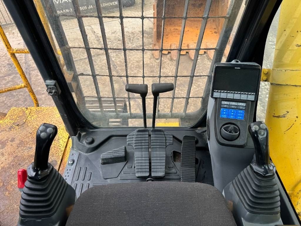 Kettenbagger des Typs Komatsu PC700LC-8EO - Adjustable UC / Hydraulic Stairs, Gebrauchtmaschine in Veldhoven (Bild 9)