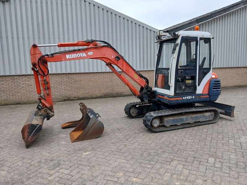 Kubota KX121-2, Gebrauchtmaschine, Baujahr: 1998, Betriebsstunden / Hektar: 7775 (Bild 1) Kettenbagger des Typs Kubota KX121-2, Gebrauchtmaschine in Westwoud (Bild 1)