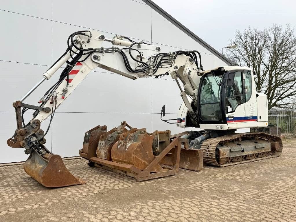 Kettenbagger типа Liebherr R914 Compact - Triple Boom + Extra Attachments, Gebrauchtmaschine в Veldhoven (Фотография 4)