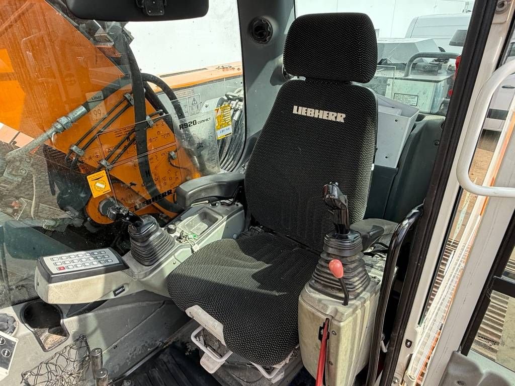 Kettenbagger a típus Liebherr R920 Compact - Blade / Triple Boom / Quick Coupler, Gebrauchtmaschine ekkor: Veldhoven (Kép 9)