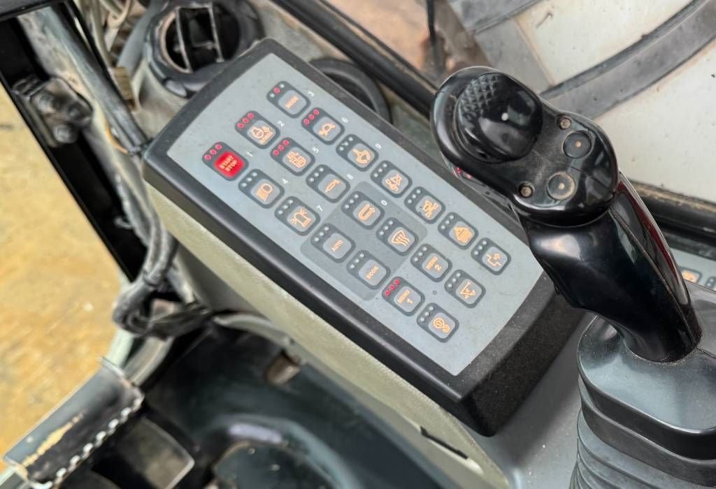 Kettenbagger des Typs Liebherr R946LC - Hammer Lines / Quick Coupler, Gebrauchtmaschine in Veldhoven (Bild 11)