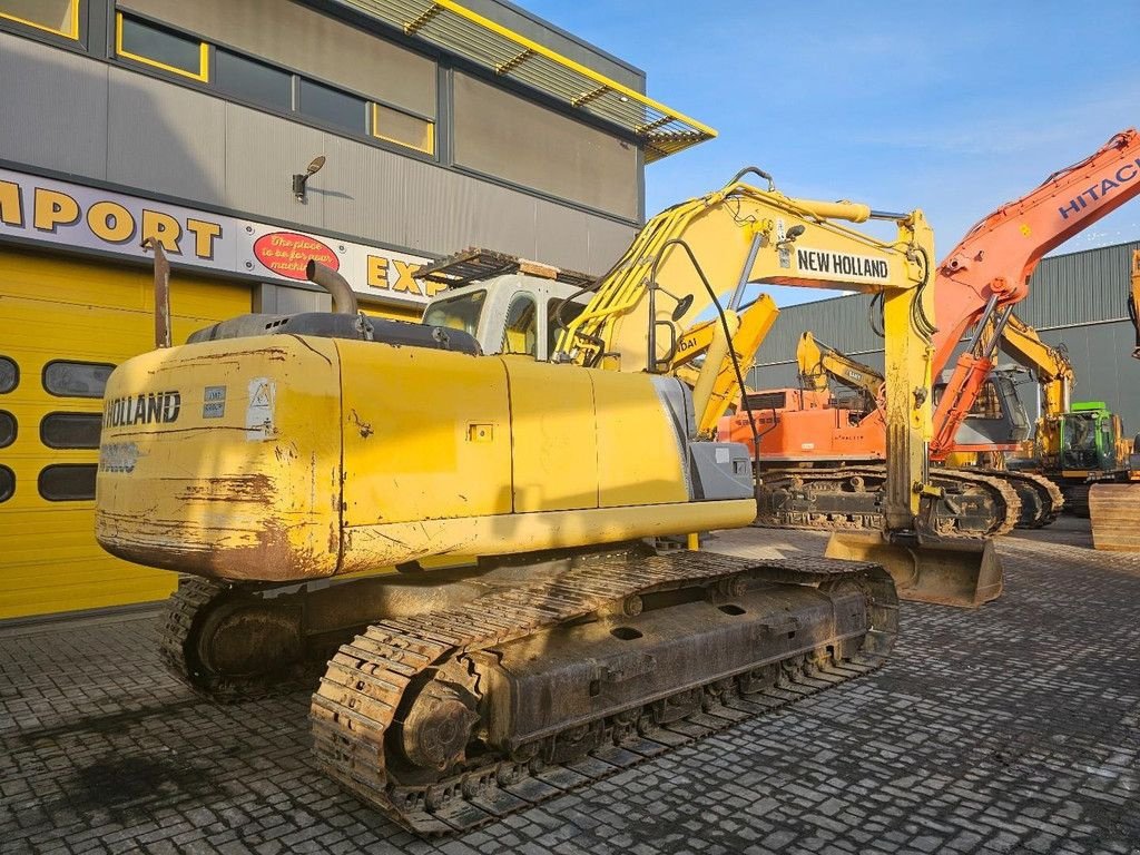 Kettenbagger del tipo New Holland E215B, Gebrauchtmaschine en Krabbendijke (Imagen 4)