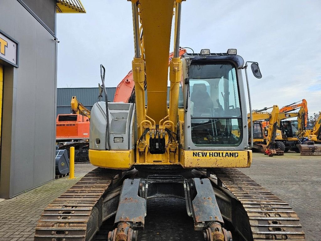 Kettenbagger от тип New Holland E235BSR-2, Gebrauchtmaschine в Krabbendijke (Снимка 9)