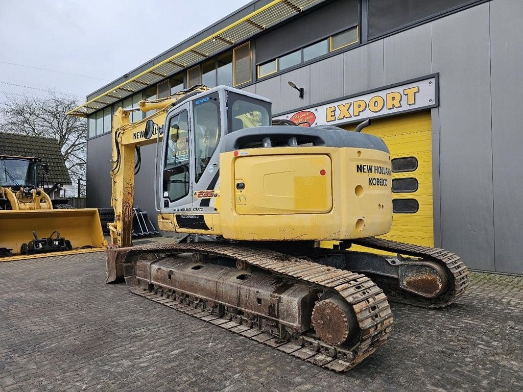 Kettenbagger от тип New Holland E235BSR-2, Gebrauchtmaschine в Krabbendijke (Снимка 3)