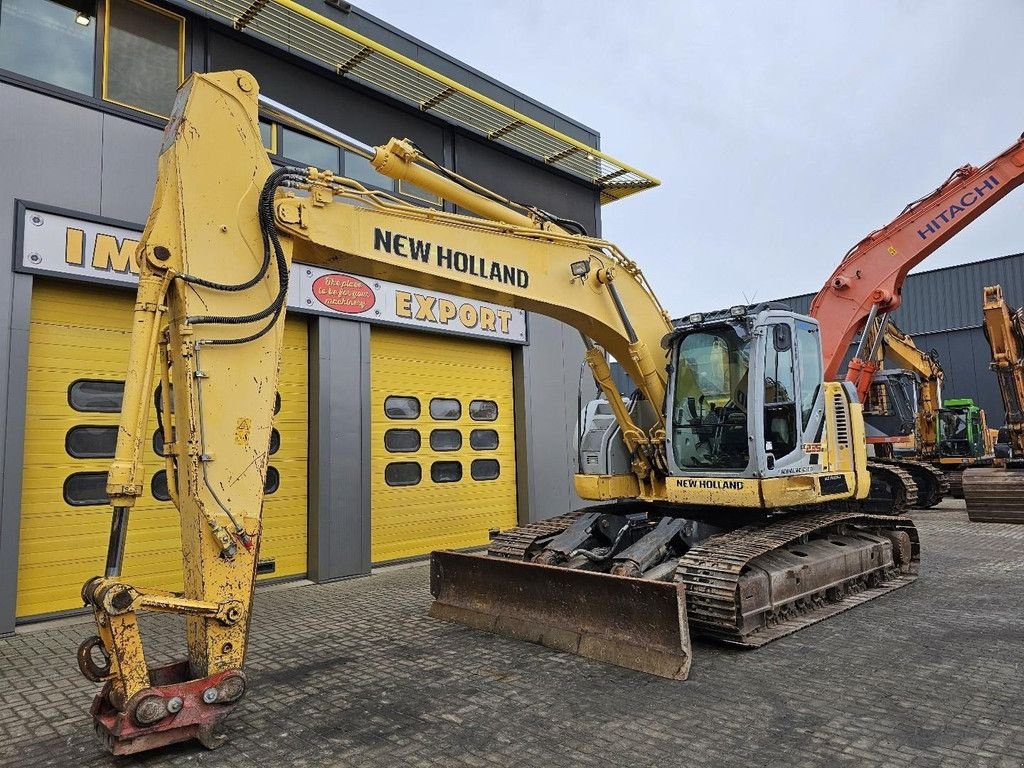 Kettenbagger от тип New Holland E235BSR-2, Gebrauchtmaschine в Krabbendijke (Снимка 2)