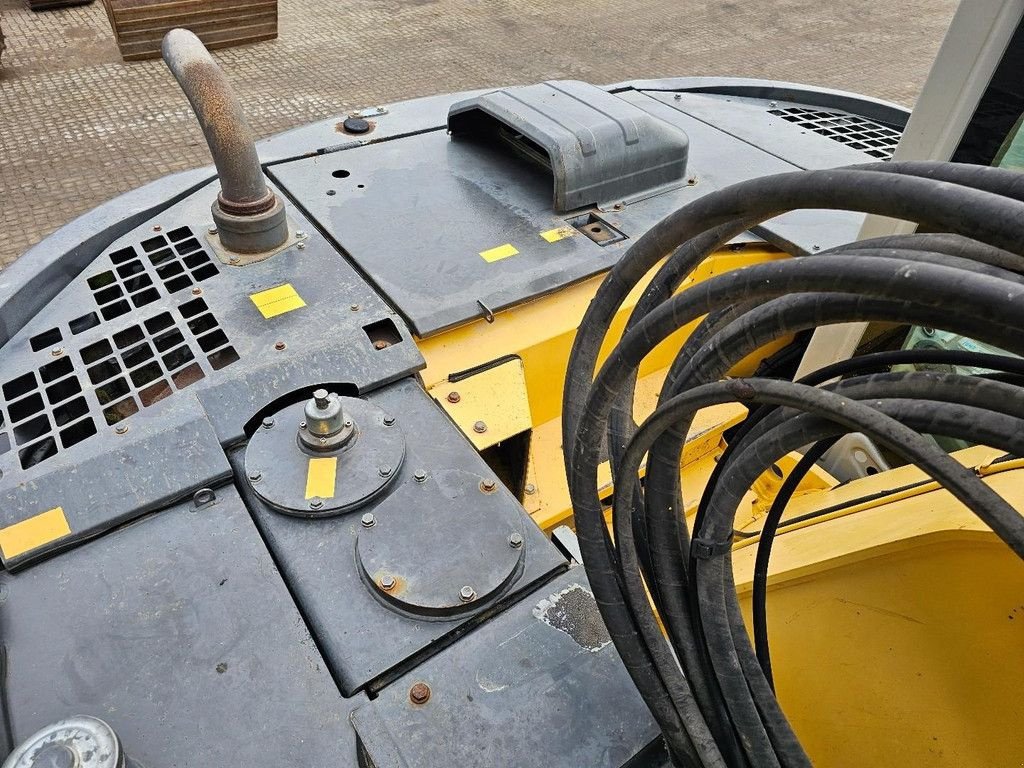 Kettenbagger от тип New Holland E235BSR-2, Gebrauchtmaschine в Krabbendijke (Снимка 11)