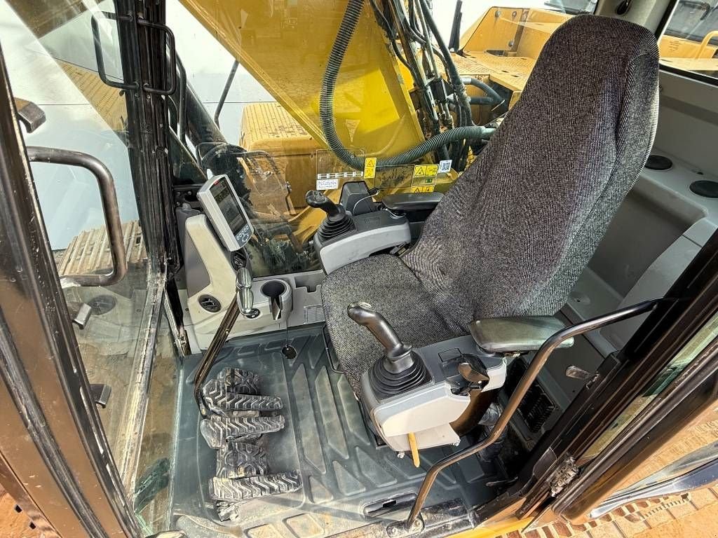 Kettenbagger van het type Sonstige Cat 330FLN - German Machine / Triple Boom / OilQuick, Gebrauchtmaschine in Veldhoven (Foto 10)