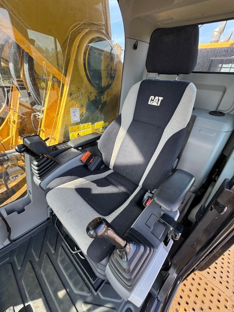 Kettenbagger of the type Sonstige Cat 6015B, Gebrauchtmaschine in Oud Gastel (Picture 11)