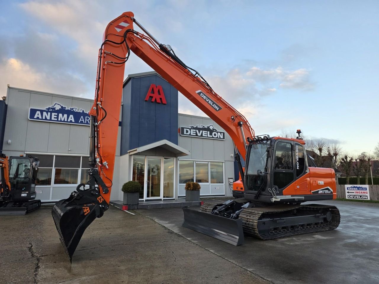 Kettenbagger Türe ait Sonstige Develon DX140LC-7, Neumaschine içinde Arum (resim 5)