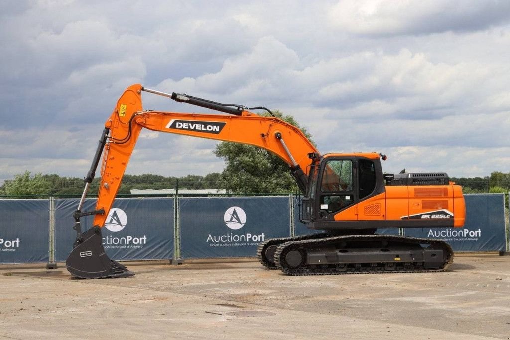 Kettenbagger typu Sonstige DX225LC-7M, Neumaschine w Antwerpen (Zdjęcie 1)