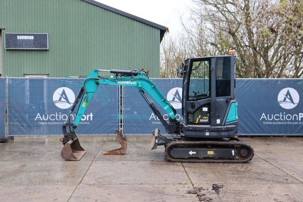 Kettenbagger del tipo Sunward SWE 25UF, Gebrauchtmaschine In Antwerpen (Immagine 2)