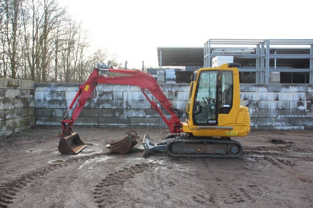 Kettenbagger of the type Takeuchi TB235, Gebrauchtmaschine in Antwerpen (Picture 2)