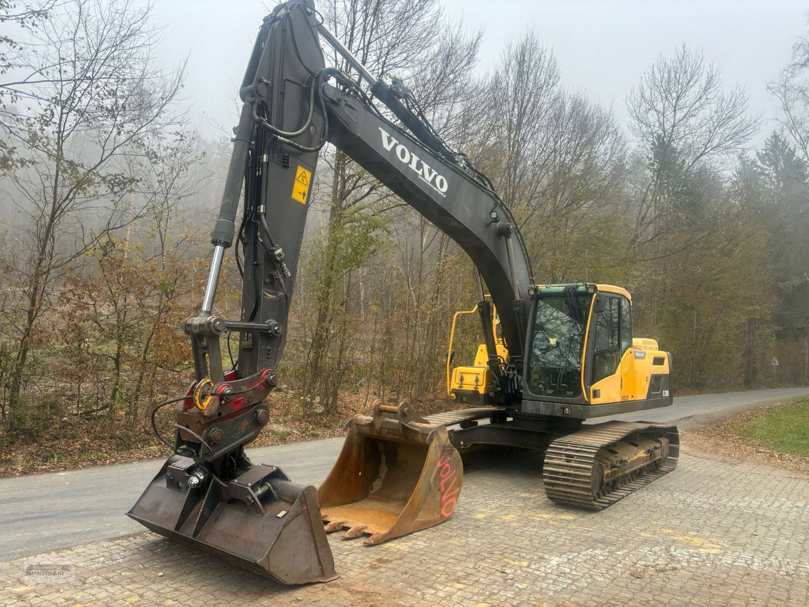 Kettenbagger des Typs Volvo EC 220 DL, Gebrauchtmaschine in Deutsch - Goritz (Bild 3)