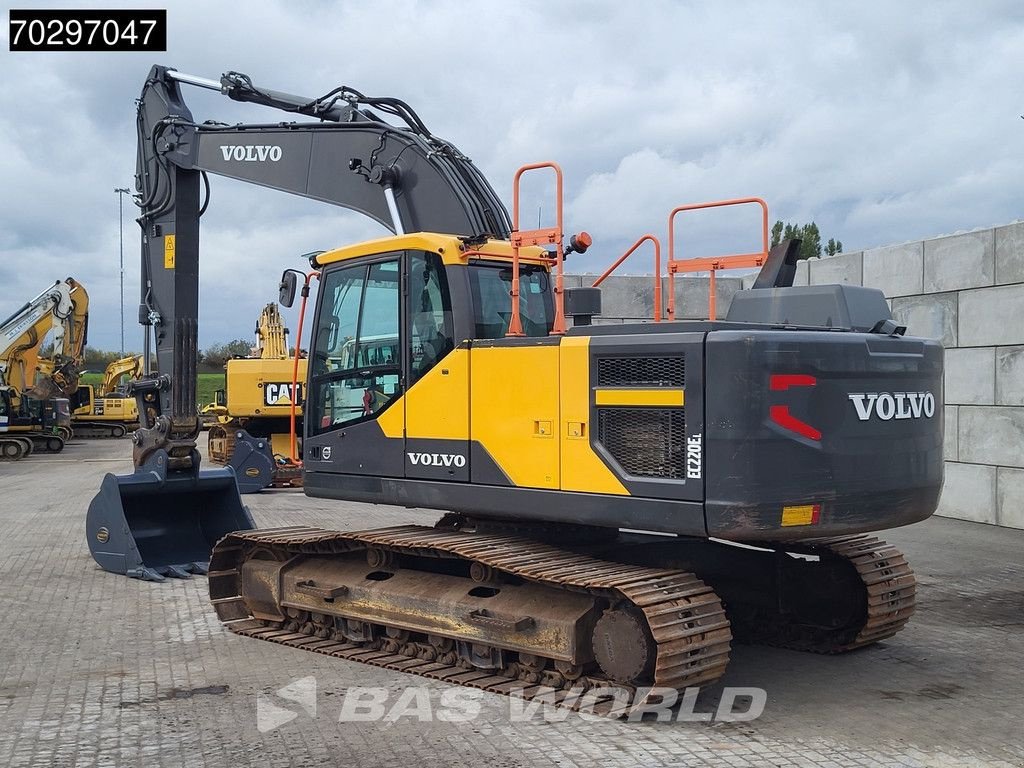 Kettenbagger des Typs Volvo EC220 E L, Gebrauchtmaschine in Veghel (Bild 2)