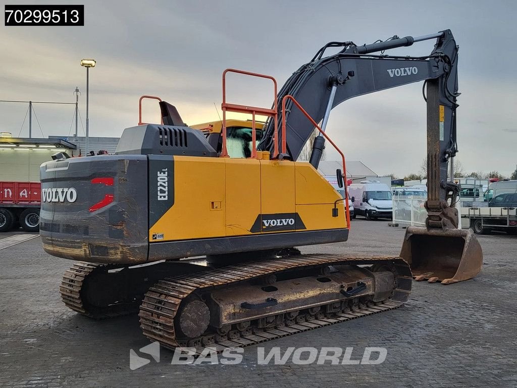 Kettenbagger des Typs Volvo EC220 E L, Gebrauchtmaschine in Veghel (Bild 5)