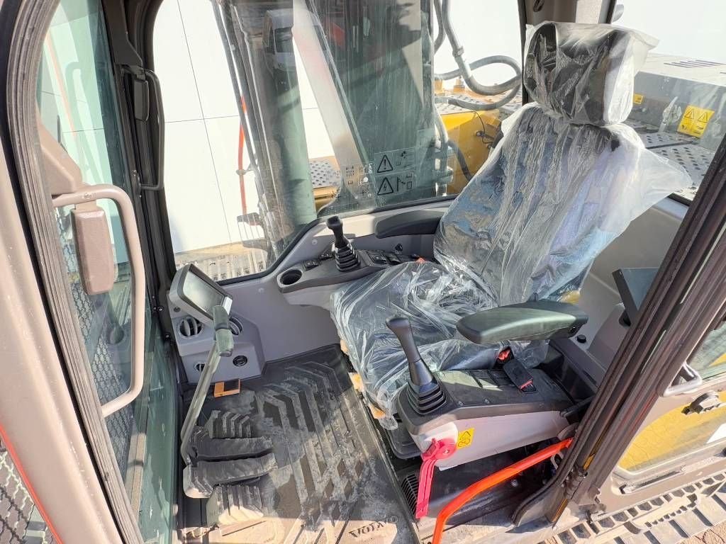 Kettenbagger от тип Volvo EC220D + Maxx 2000 Hammer New / Unused / 2025 Mode, Gebrauchtmaschine в Veldhoven (Снимка 8)