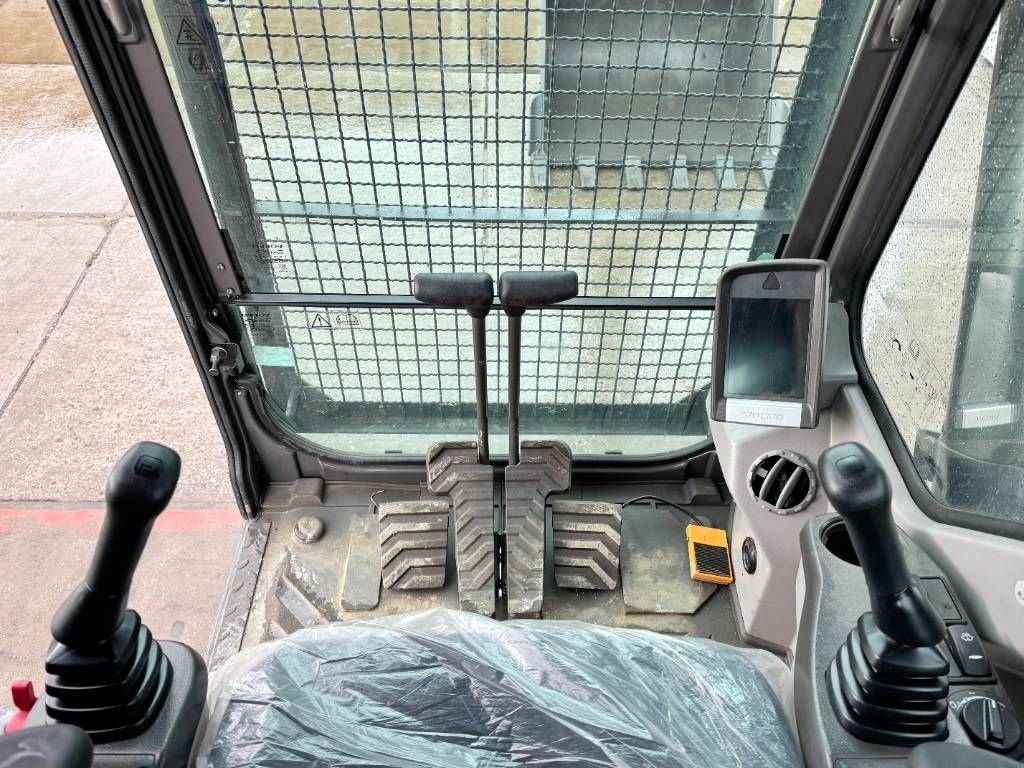 Kettenbagger van het type Volvo EC220D - New / Unused / 2025 Model, Gebrauchtmaschine in Veldhoven (Foto 9)