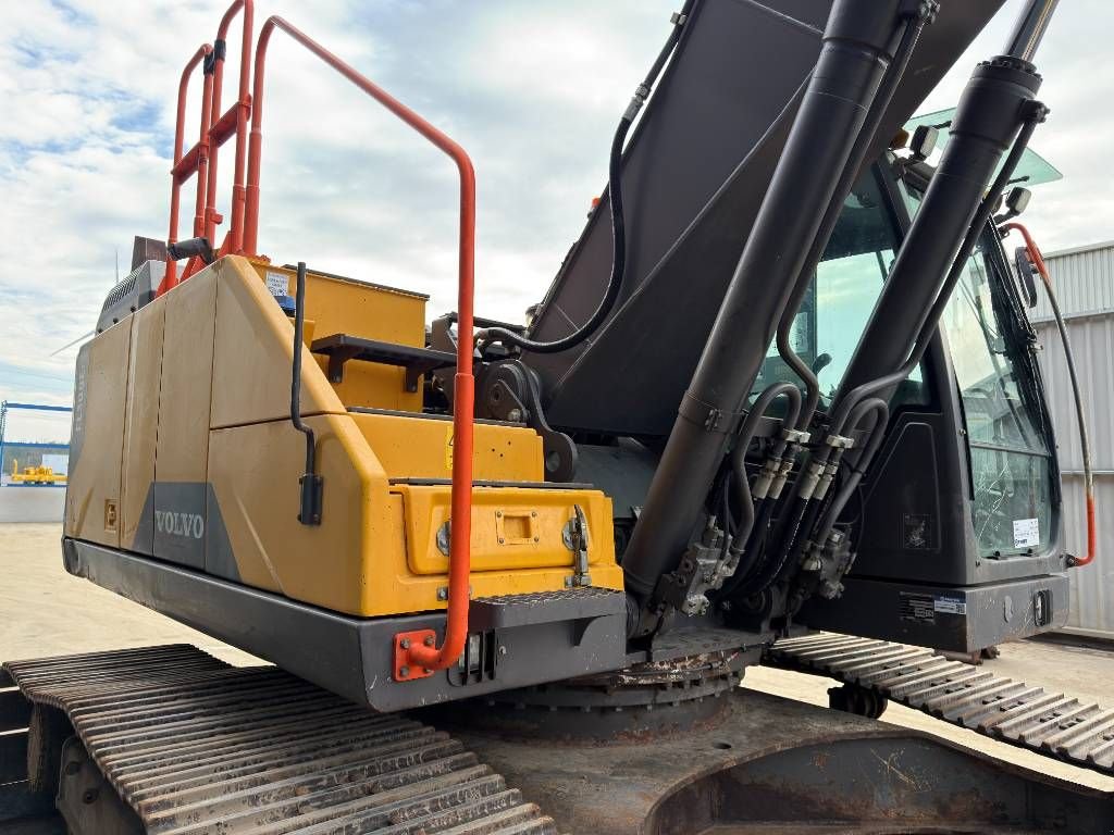 Kettenbagger от тип Volvo EC300E L, Gebrauchtmaschine в Venlo (Снимка 11)