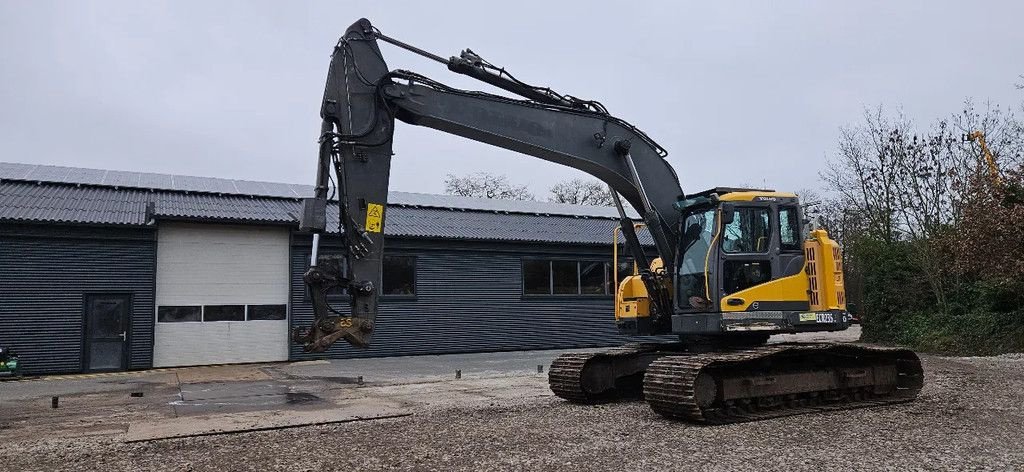 Kettenbagger des Typs Volvo ECR 235, Gebrauchtmaschine in Scharsterbrug (Bild 1)