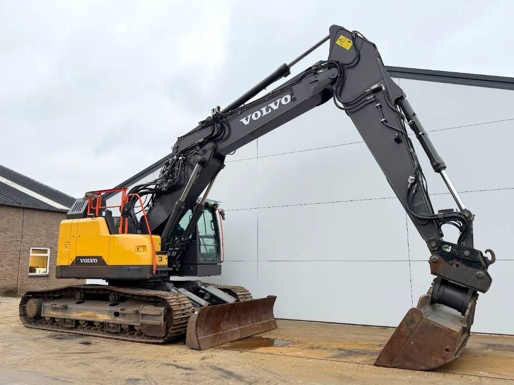 Kettenbagger des Typs Volvo ECR355ENL - German Machine / Oilquick / Auto Lube, Gebrauchtmaschine in Veldhoven (Bild 10)