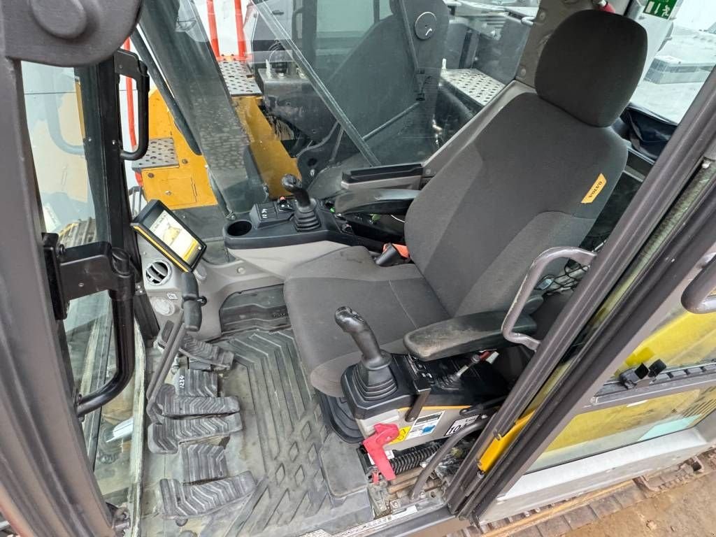 Kettenbagger des Typs Volvo ECR355ENL - German Machine / Oilquick / Auto Lube, Gebrauchtmaschine in Veldhoven (Bild 11)