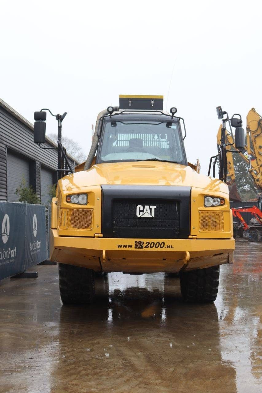 Kipper от тип Caterpillar 725C2, Gebrauchtmaschine в Antwerpen (Снимка 9)