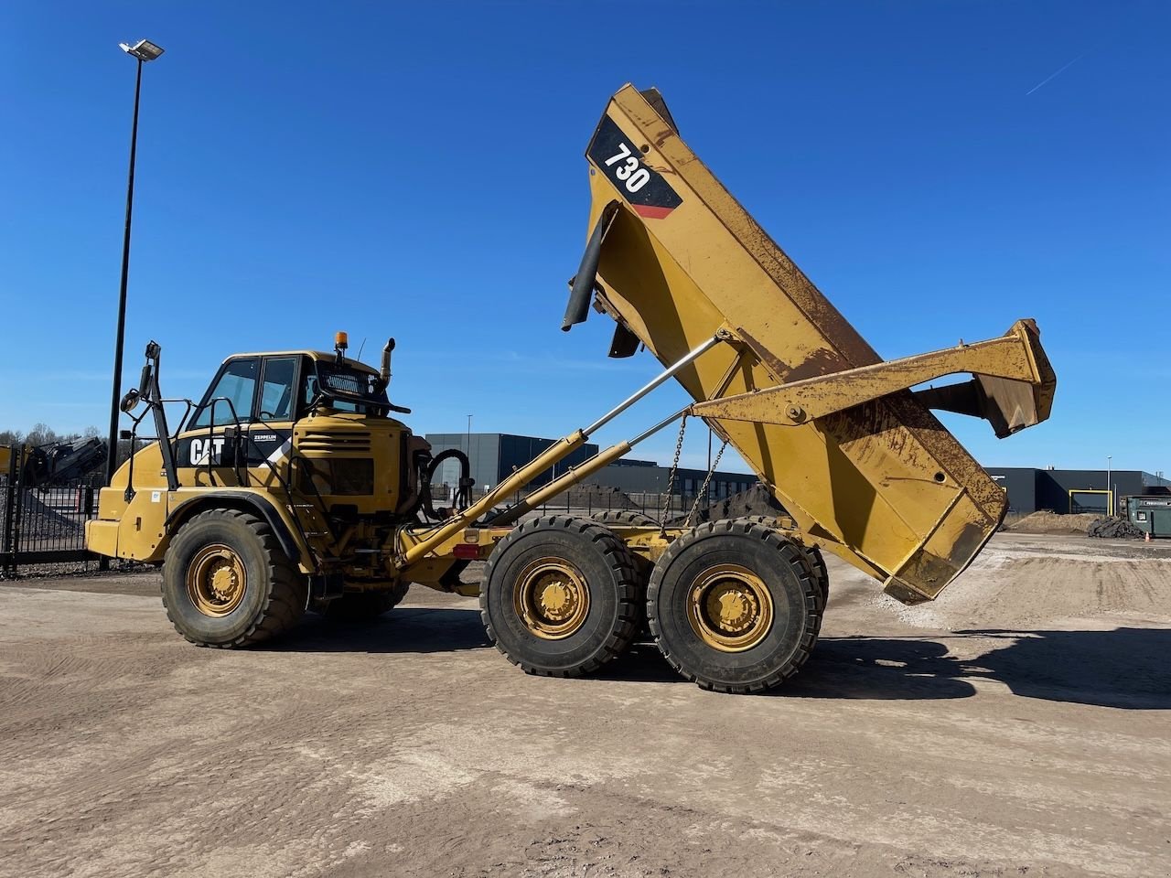 Kipper des Typs Caterpillar 730, Gebrauchtmaschine in Holten (Bild 2)