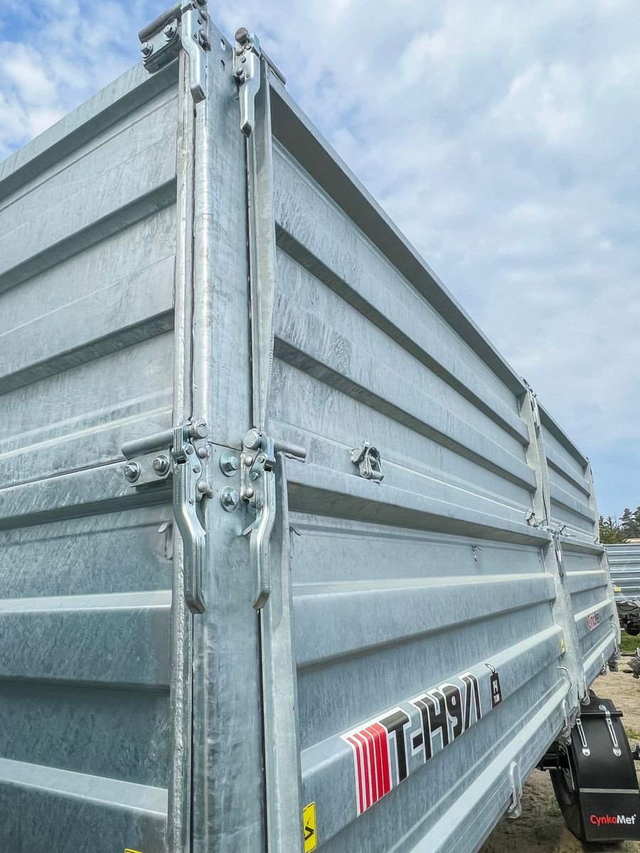Kipper des Typs CYNKOMET Viehanhänger / trailer, Neumaschine in Michałowo (Bild 3)
